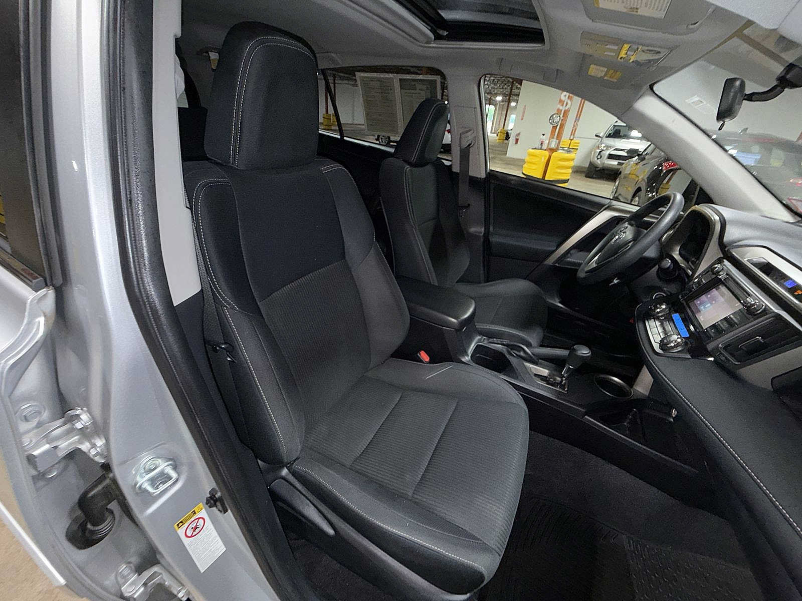 Used 2015 Toyota RAV4 XLE AWD/4WD image 16