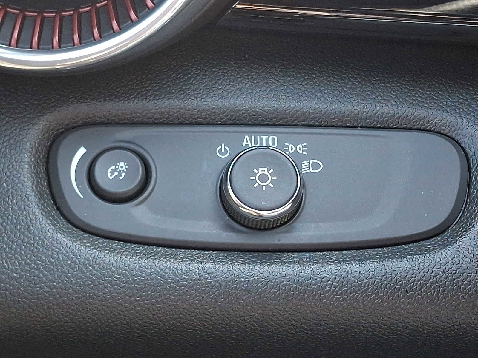 Used 2025 Chevrolet Trax RS w/ Driver Confidence Package image 26