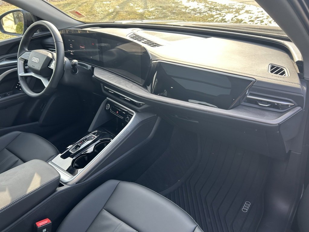 Used 2025 Audi Q5 Premium w/ Convenience Package image 24