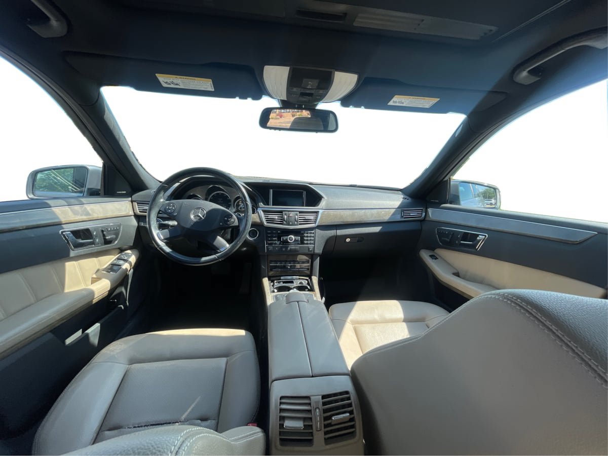Used 2010 Mercedes-Benz E 350 4MATIC Sedan image 24