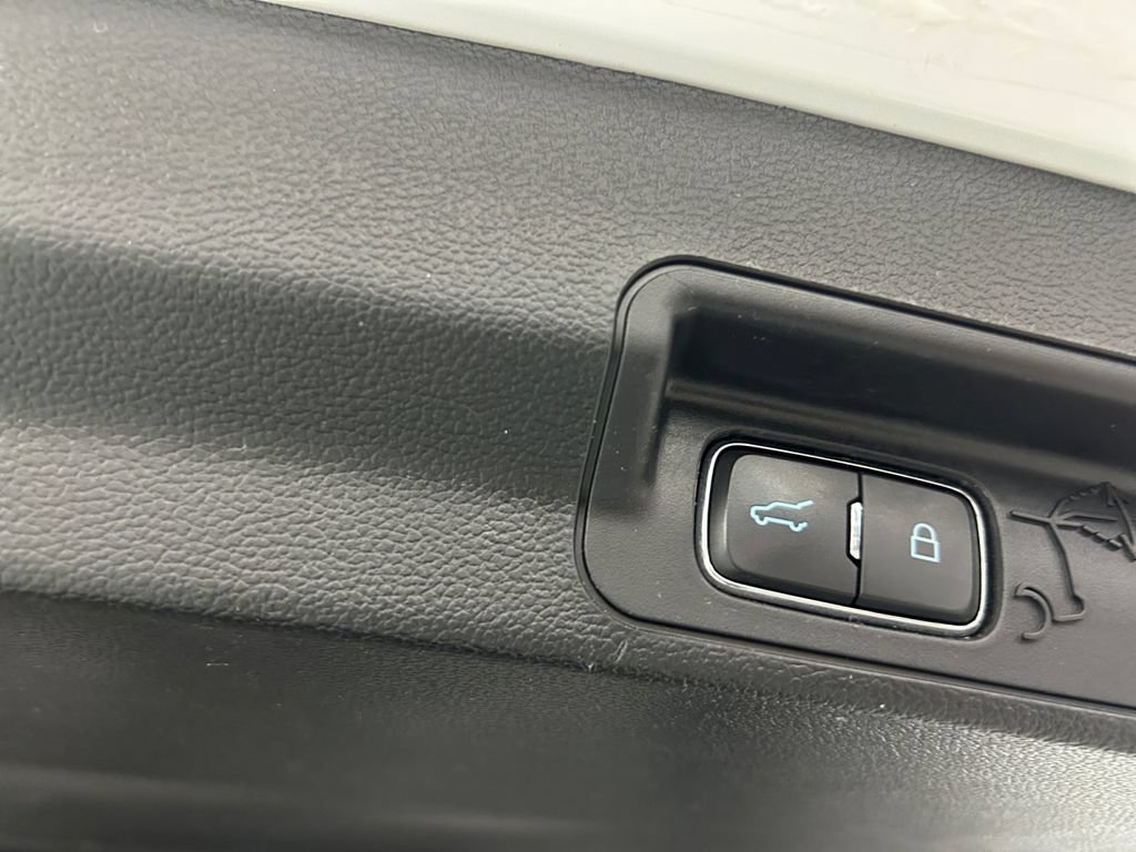 Used 2021 Ford Explorer XLT w/ Equipment Group 202A AWD/4WD image 24