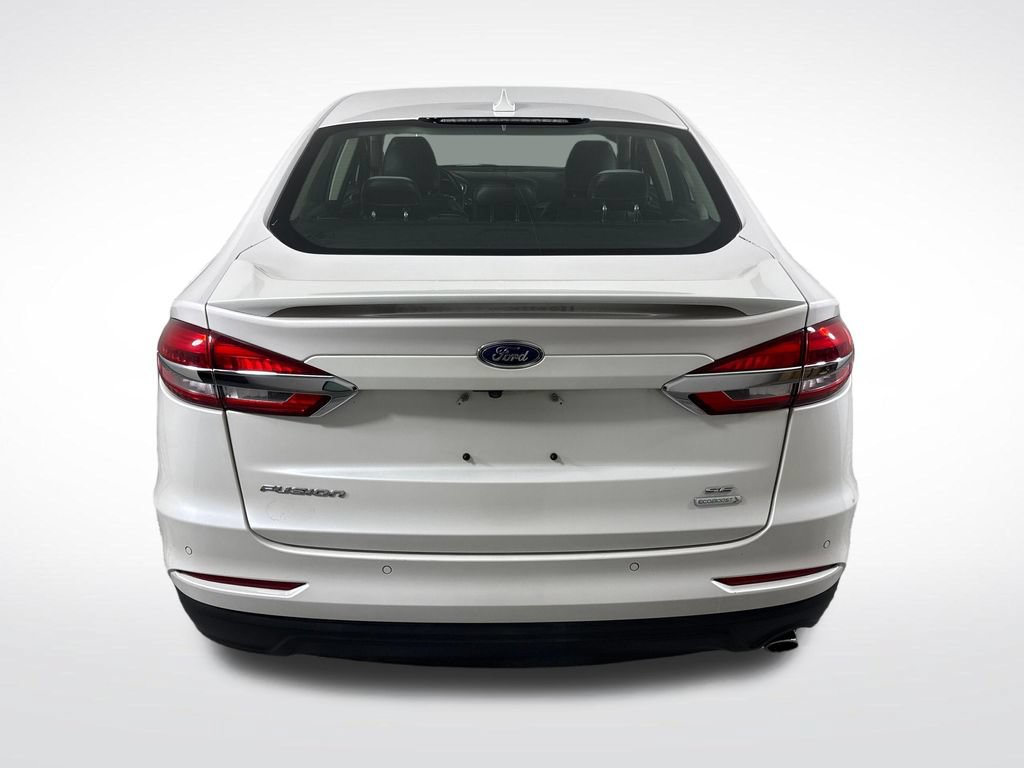 Used 2019 Ford Fusion SE w/ Equipment Group 151A FWD image 4