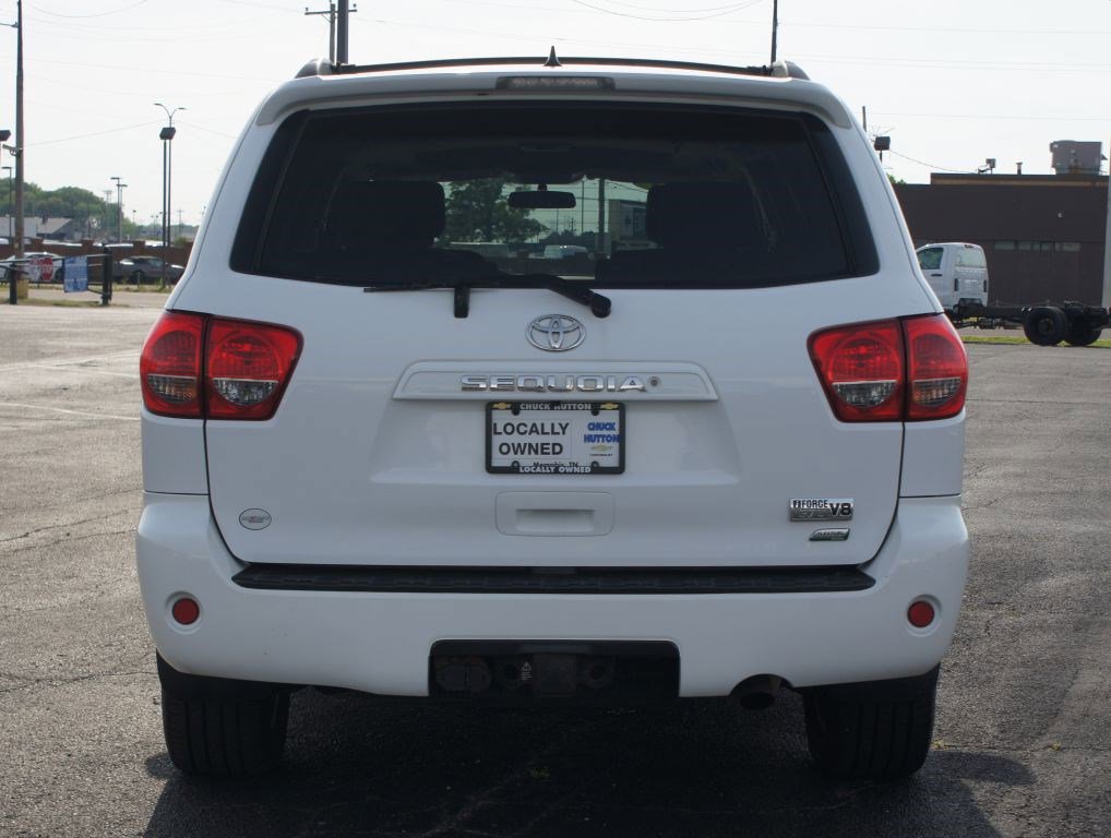 Used 2017 Toyota Sequoia SR5 w/ Sport Appearance Package AWD/4WD image 3