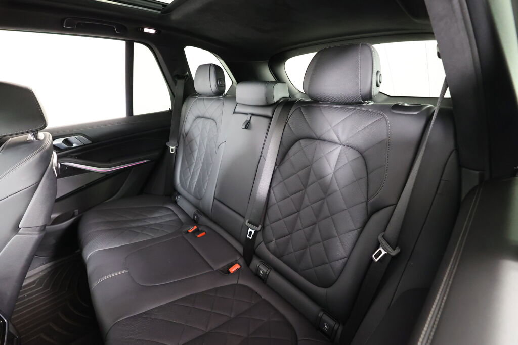 Used 2024 BMW X5 xDrive40i w/ M Sport Package image 16
