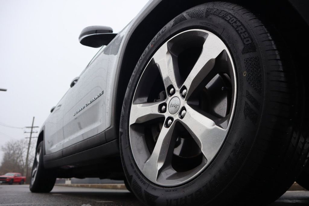 Used 2022 Jeep Grand Cherokee L Limited image 9