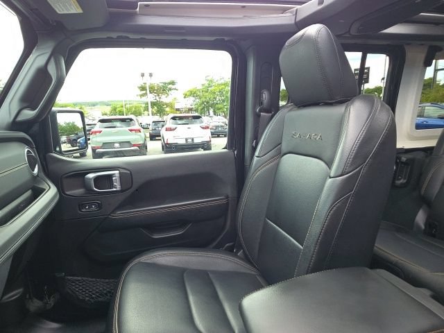 Used 2024 Jeep Wrangler Unlimited Sahara w/ Technology Group AWD/4WD image 26