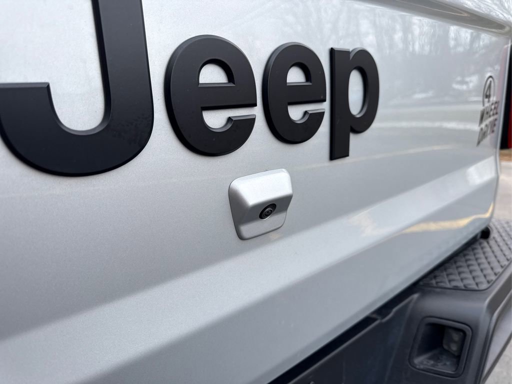 Used 2022 Jeep Gladiator Willys image 14