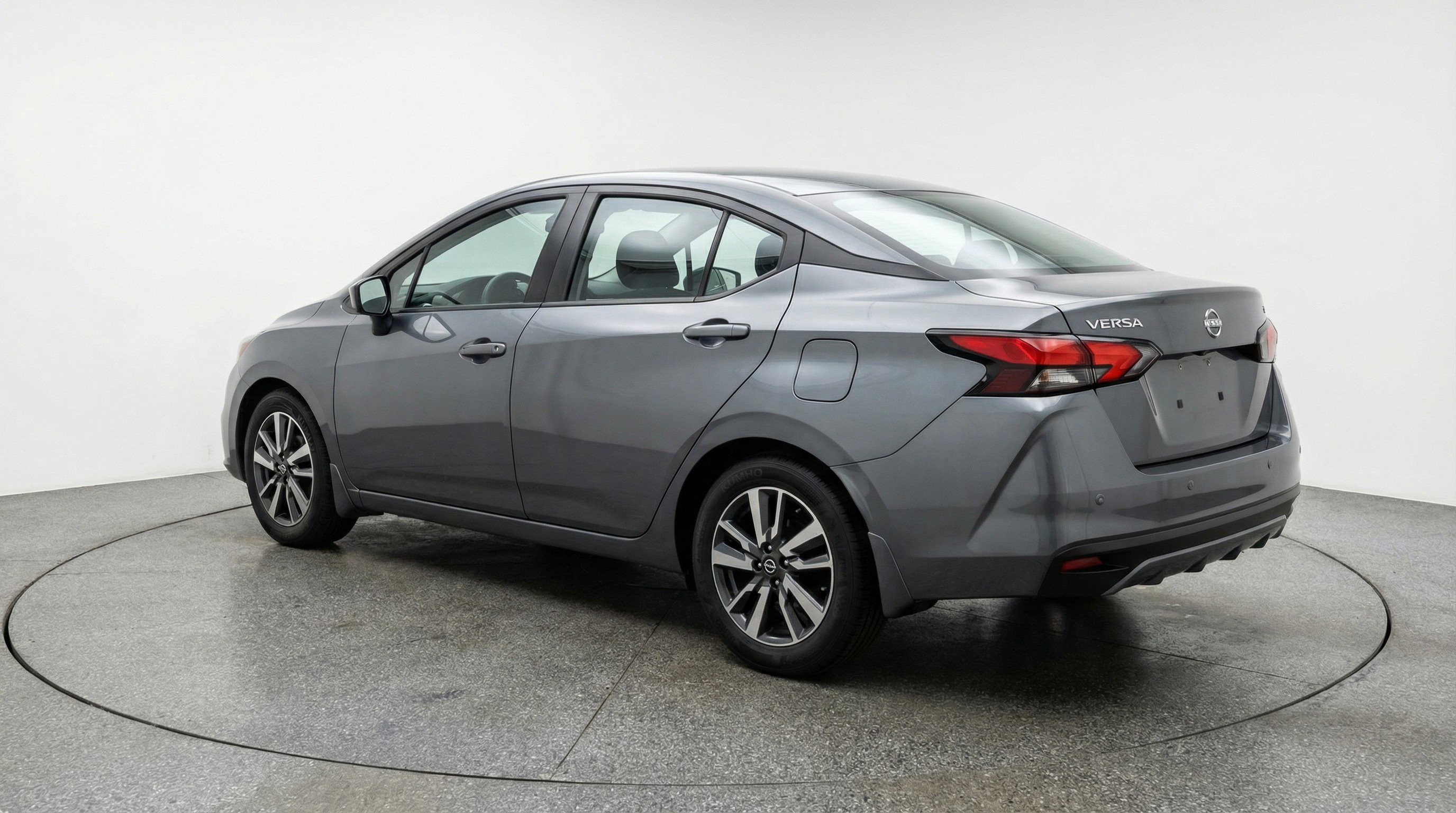 Used 2025 Nissan Versa SV image 6