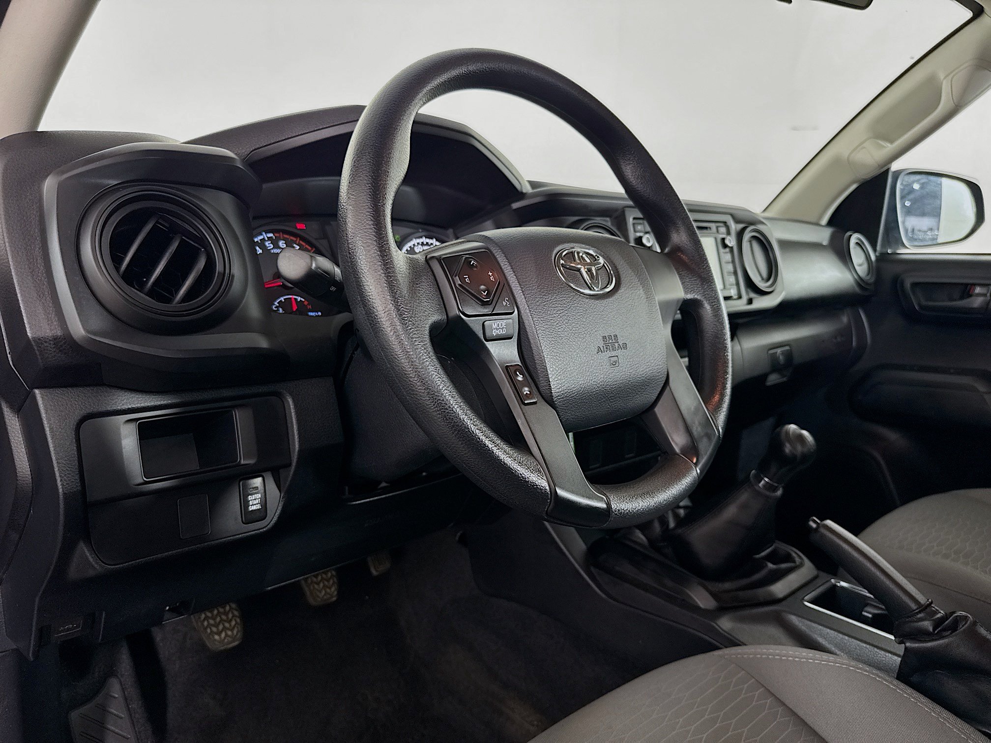 Used 2017 Toyota Tacoma SR AWD/4WD image 19