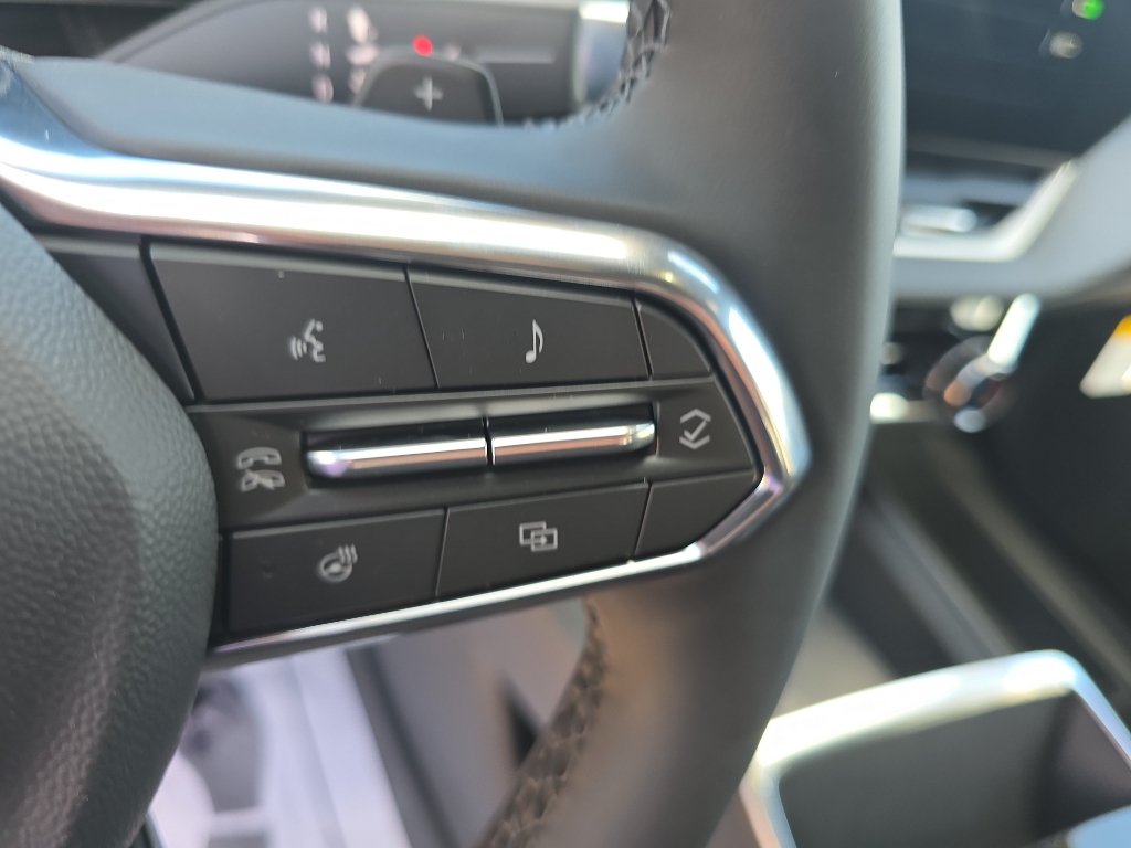 New 2026 Chevrolet Equinox LT w/ Safety and Technology Package FWD image 23