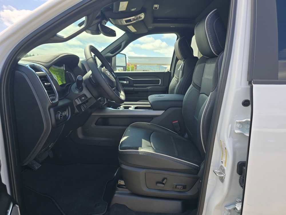 New 2026 RAM 2500 Laramie AWD/4WD image 9