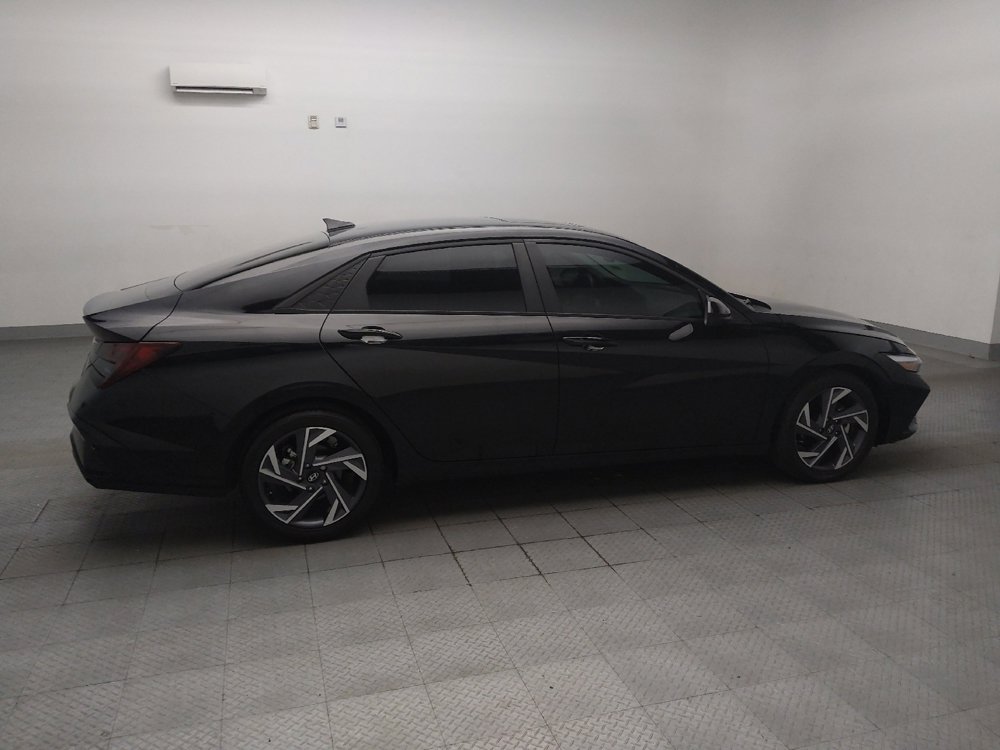 Used 2025 Hyundai Elantra SEL FWD image 10