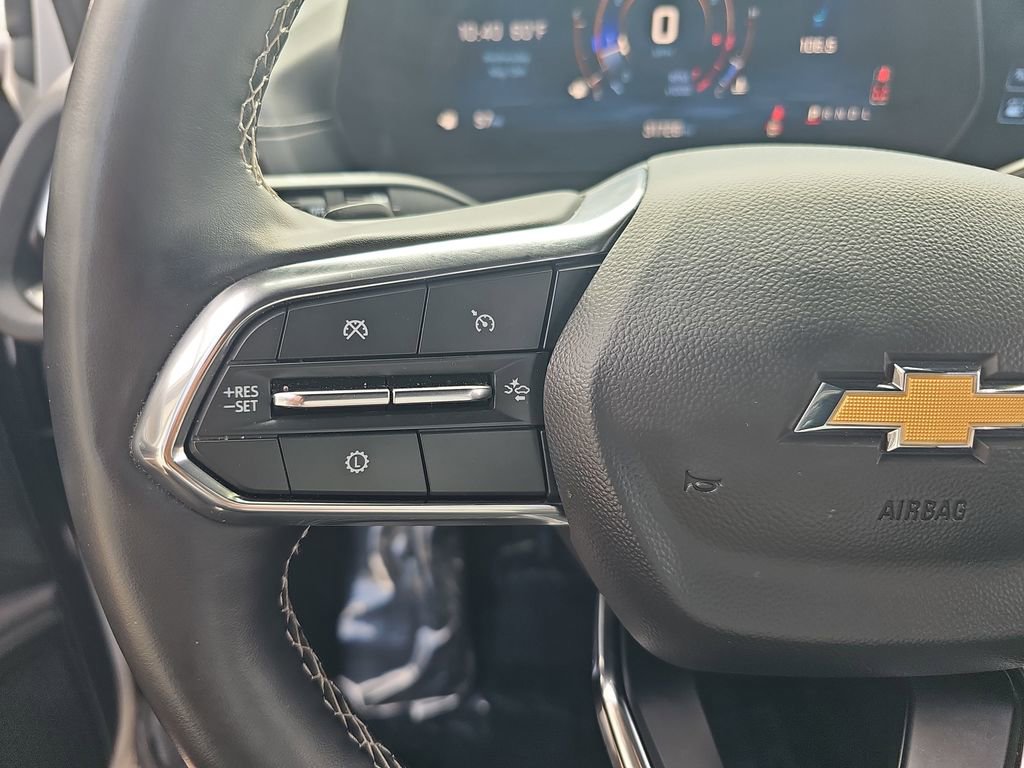 Used 2025 Chevrolet Traverse LT FWD image 18
