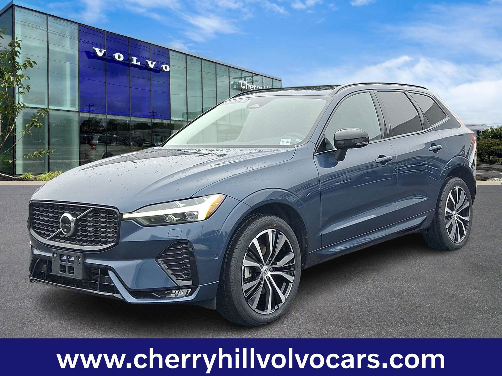 Certified 2023 Volvo XC60 B5 Plus w/ Climate Package image 3