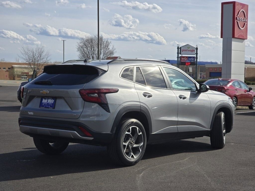 Used 2024 Chevrolet Trax LT w/ Driver Confidence Package image 12