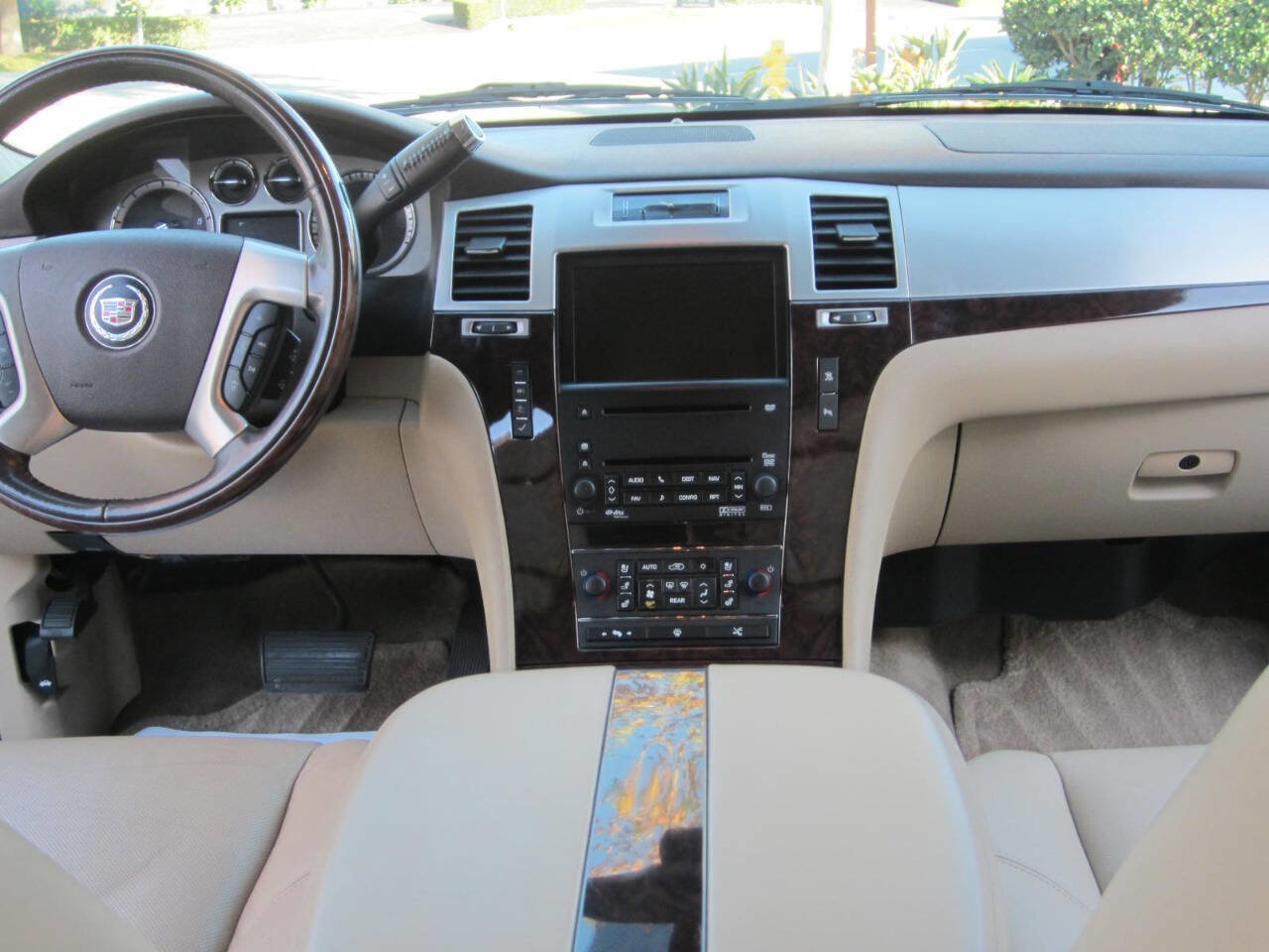 Used 2009 Cadillac Escalade Base AWD 4dr SUV w/V8 Ultra Lu image 22