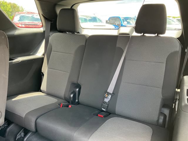 Used 2023 Chevrolet Traverse LT FWD image 17