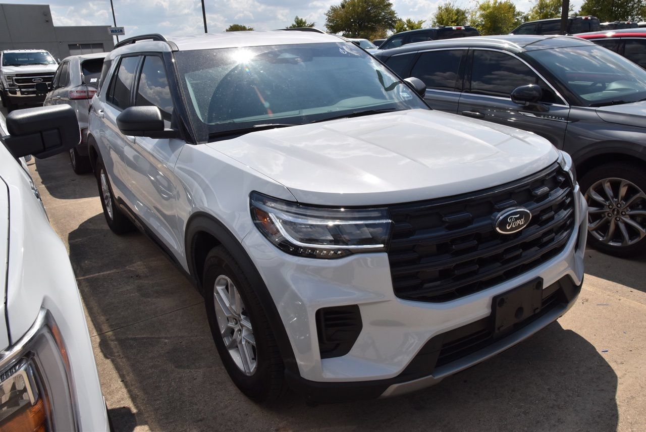 Certified 2026 Ford Explorer Active RWD image 4
