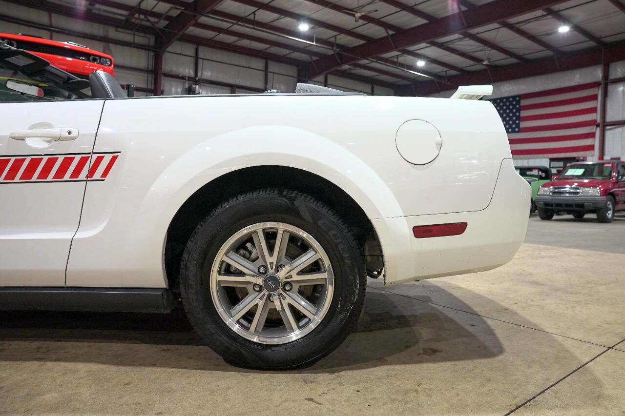 Used 2005 Ford Mustang Premium image 5