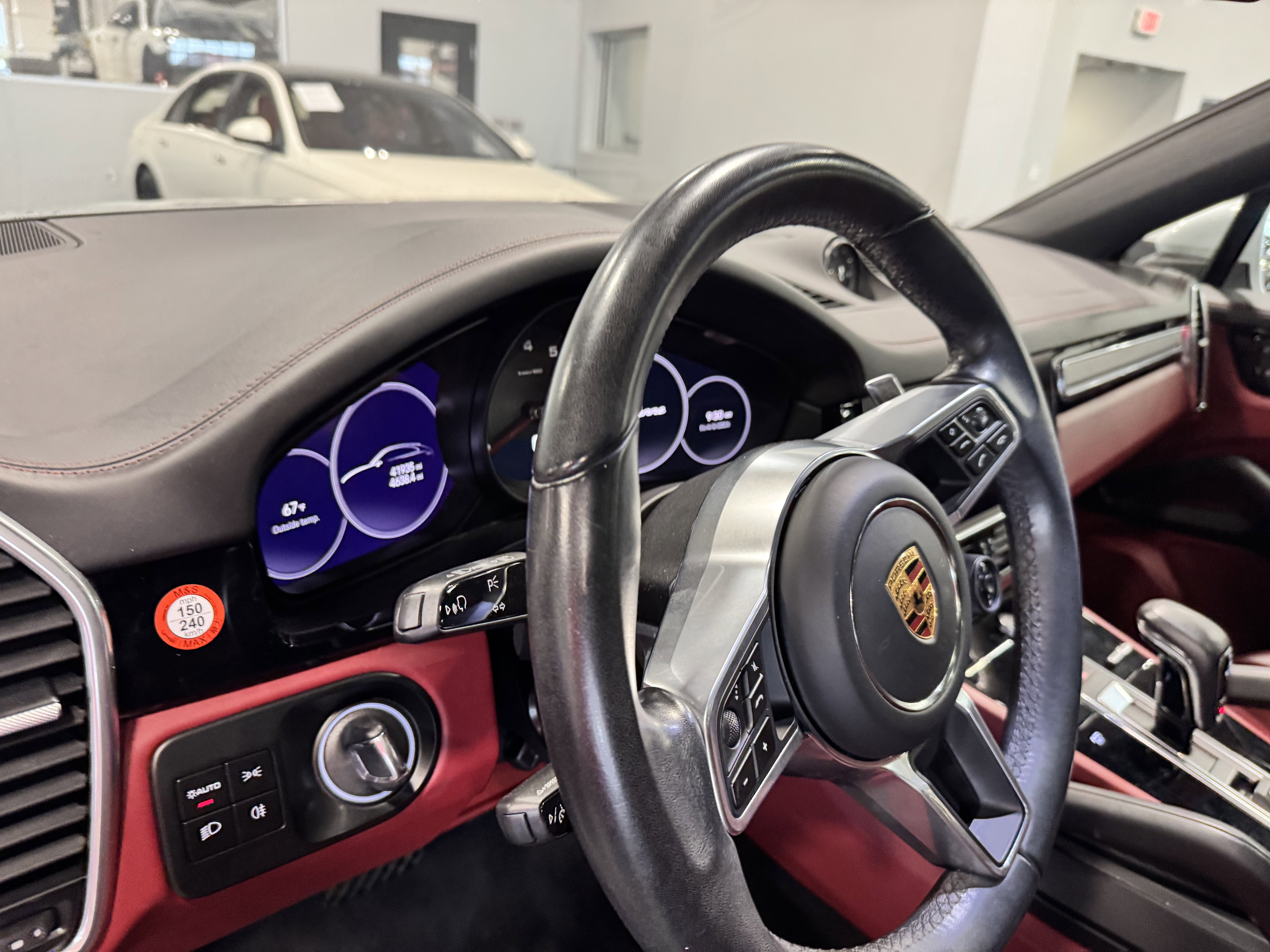 Used 2022 Porsche Cayenne Coupe image 10