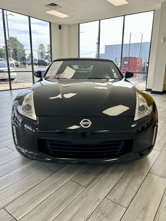 Used 2014 Nissan 370Z Touring w/ Navigation Package RWD image 2