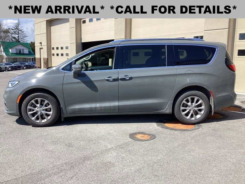 Used 2021 Chrysler Pacifica Touring-L w/ Premium & Safety Sphere Group image 5