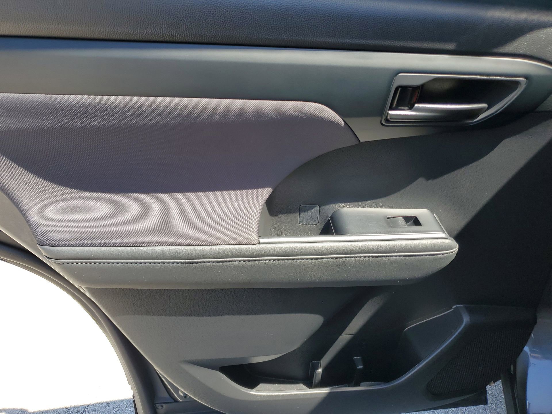 Used 2023 Toyota Highlander L image 9