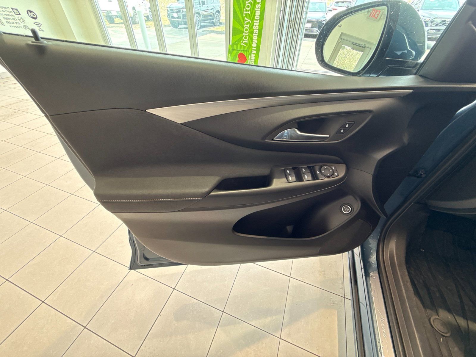 Used 2025 Buick Envista Avenir image 11