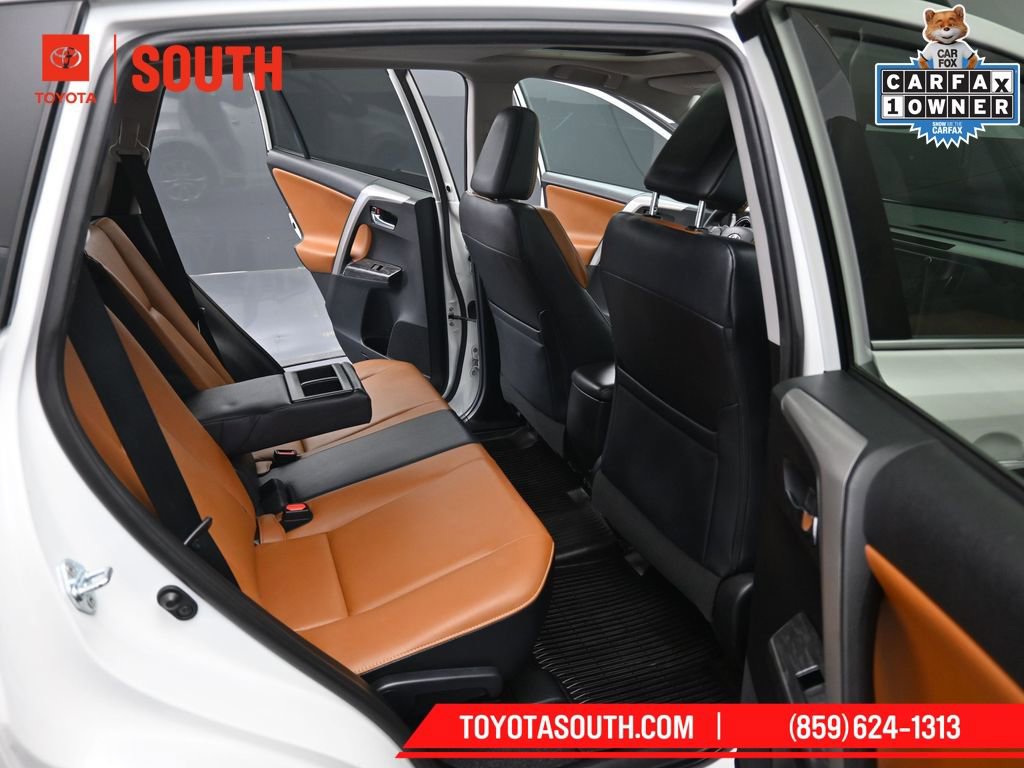 Used 2017 Toyota RAV4 Platinum image 32