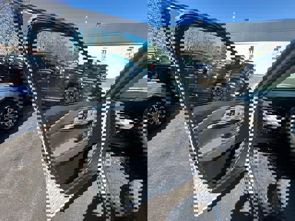 Used 2025 Ford Explorer Active image 13