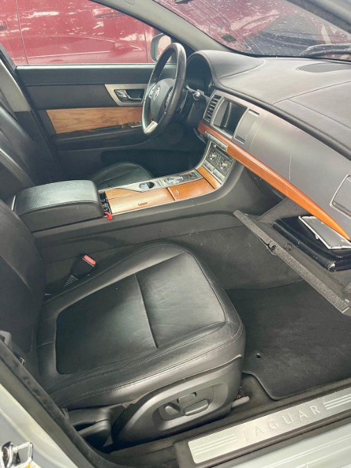 Used 2009 Jaguar XF Luxury RWD image 14