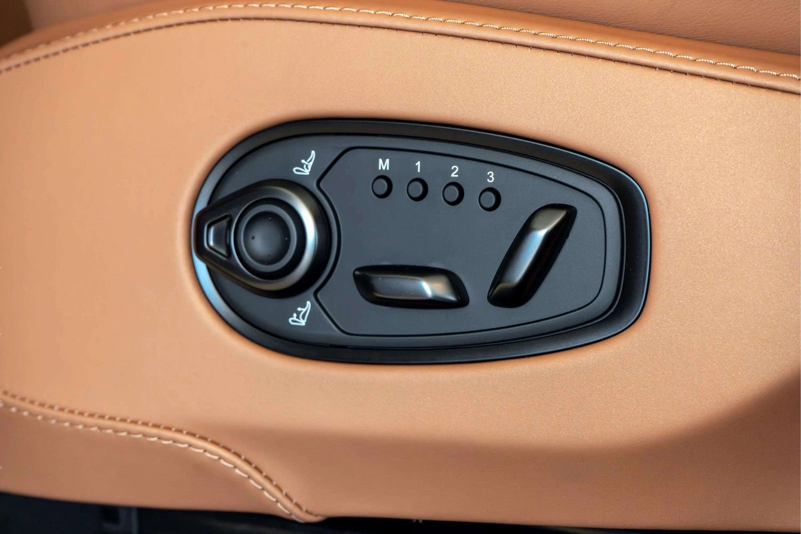 New 2026 Aston Martin DBX S AWD/4WD image 23