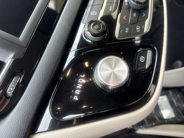 Used 2019 Chrysler Pacifica Touring-L FWD image 18