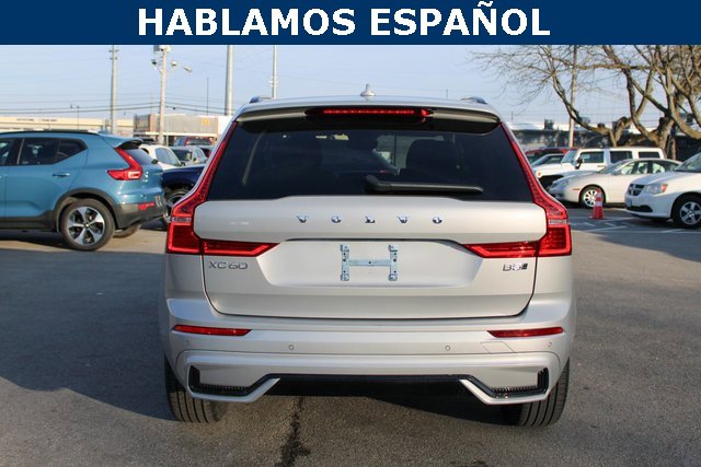 Used 2025 Volvo XC60 B5 Plus image 4