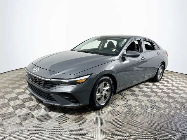 Used 2025 Hyundai Elantra SE w/ Cargo Package FWD image 7