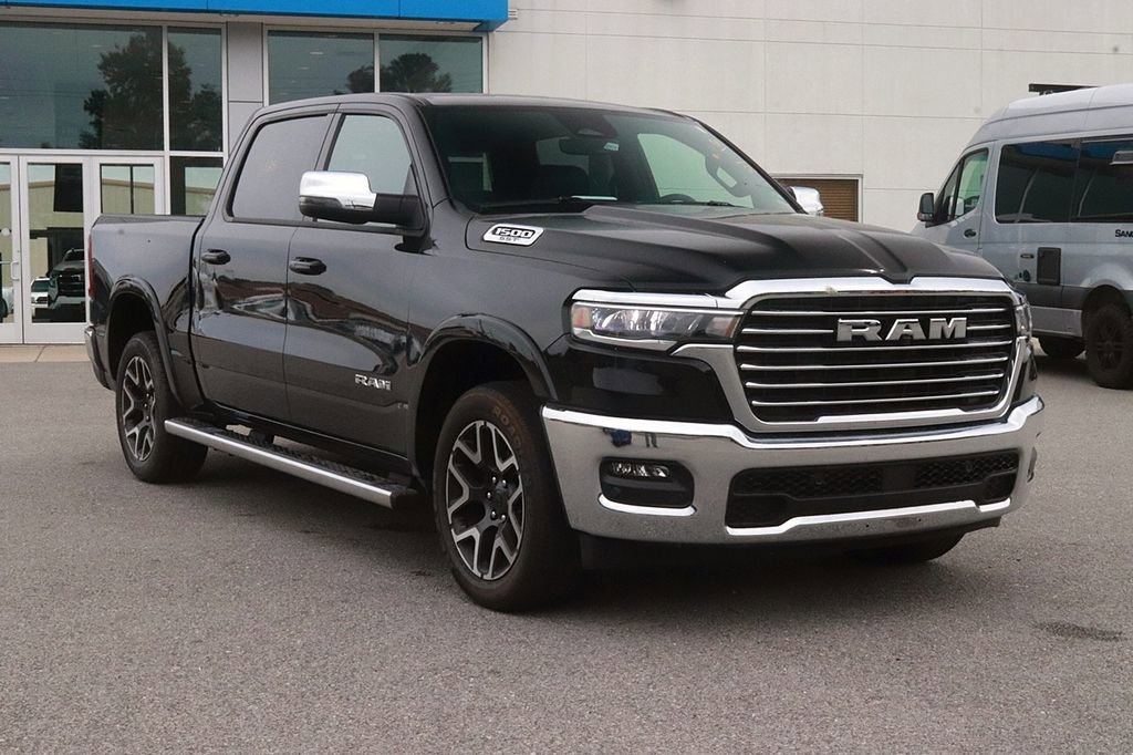 Used 2025 RAM 1500 Laramie AWD/4WD image 3