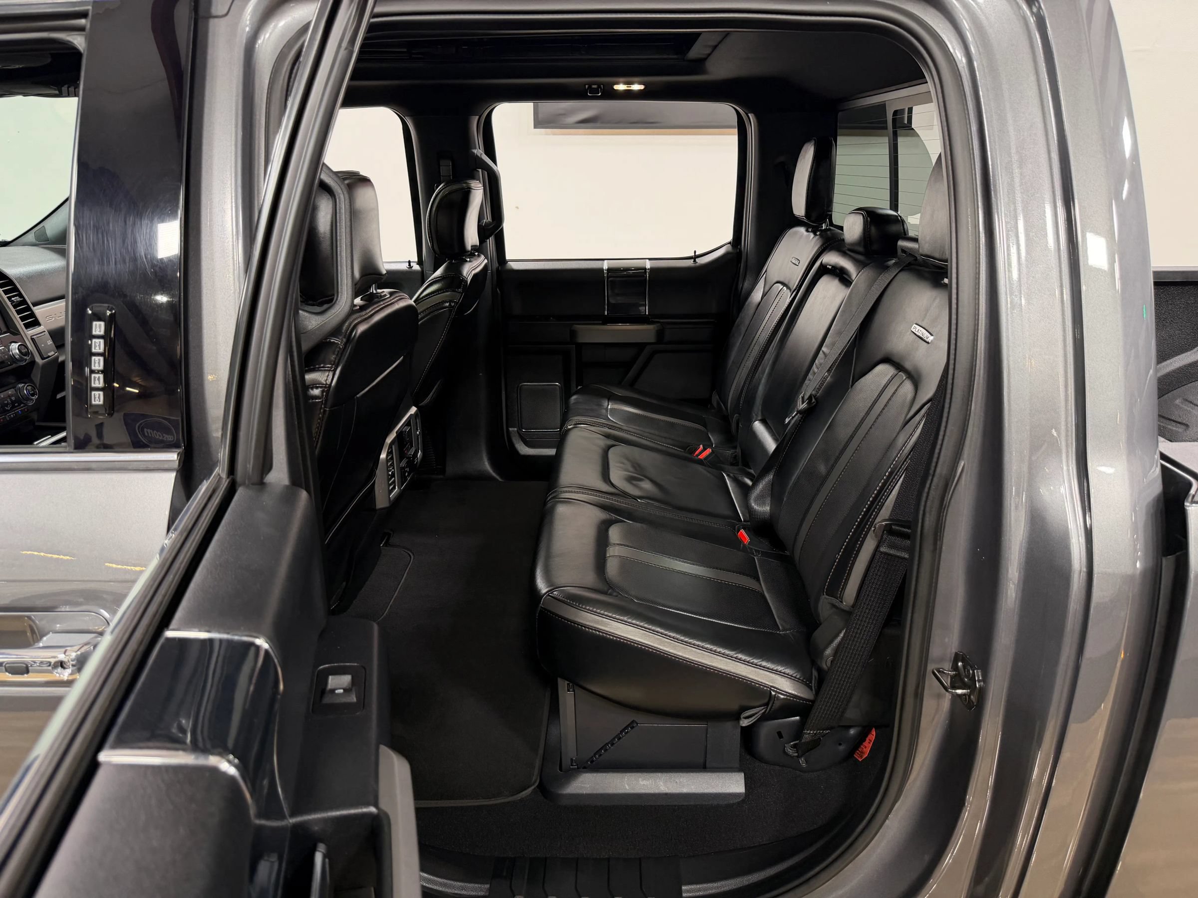 Used 2021 Ford F450 Platinum w/ FX4 Off-Road Package AWD/4WD image 16