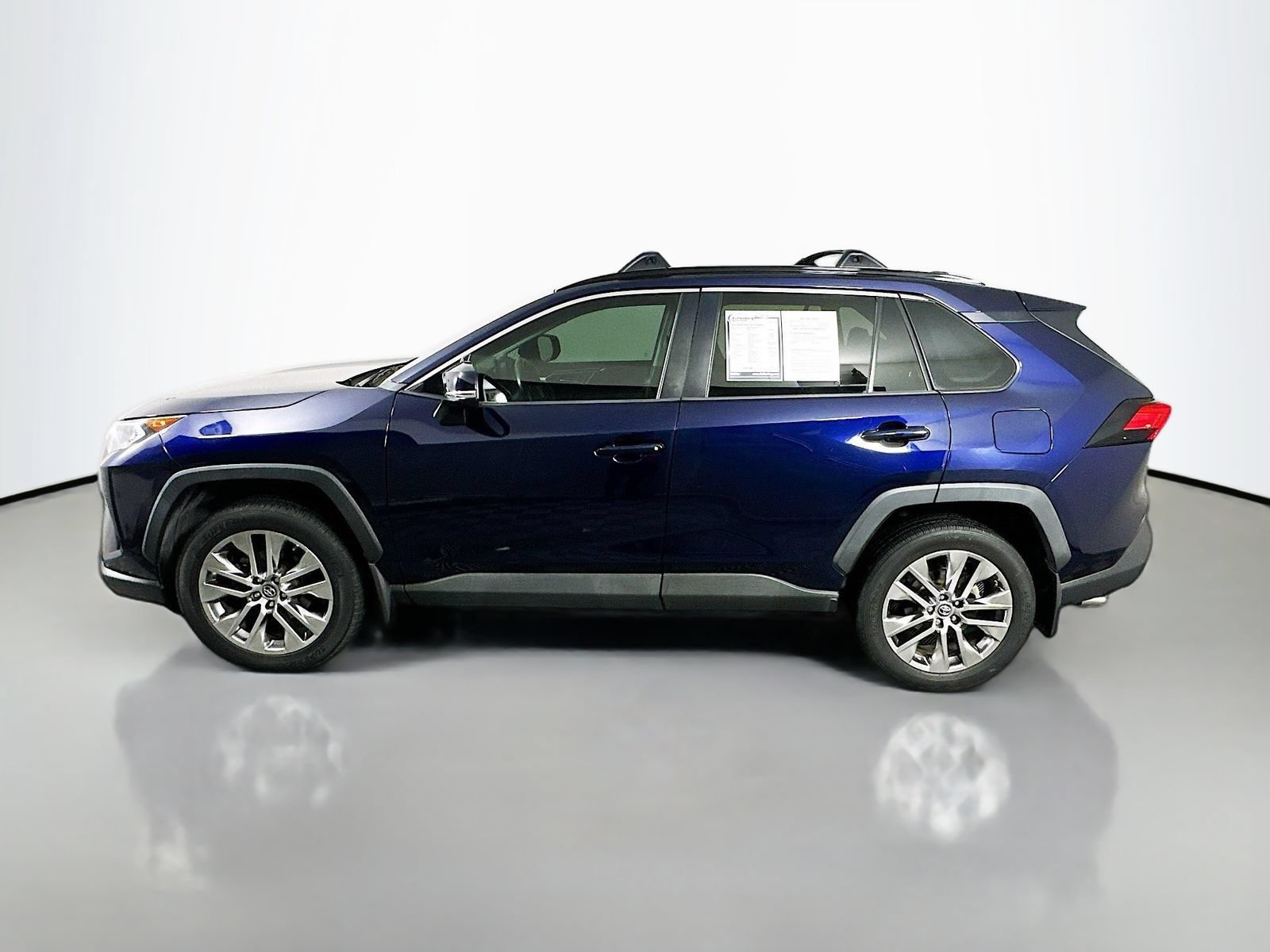 Used 2019 Toyota RAV4 XLE Premium FWD image 4