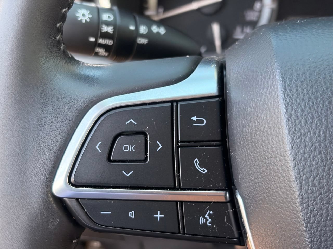 Used 2021 Toyota Highlander XLE AWD/4WD image 24