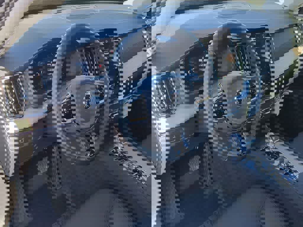 Certified 2026 Volvo XC90 B6 Plus w/ Protection Package Premier image 2