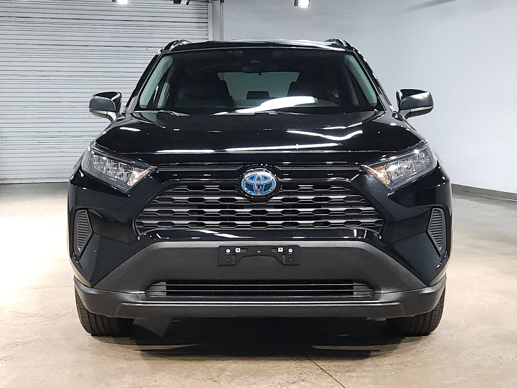 Used 2022 Toyota RAV4 LE AWD/4WD image 2