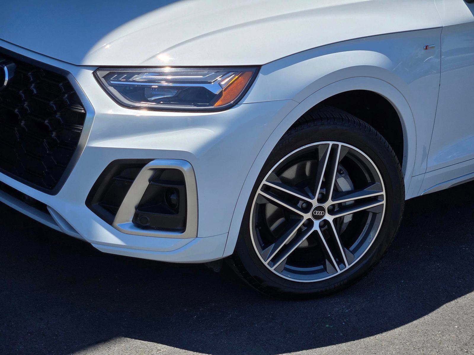 Used 2023 Audi Q5 e Premium Plus w/ Premium Plus Package AWD/4WD image 10