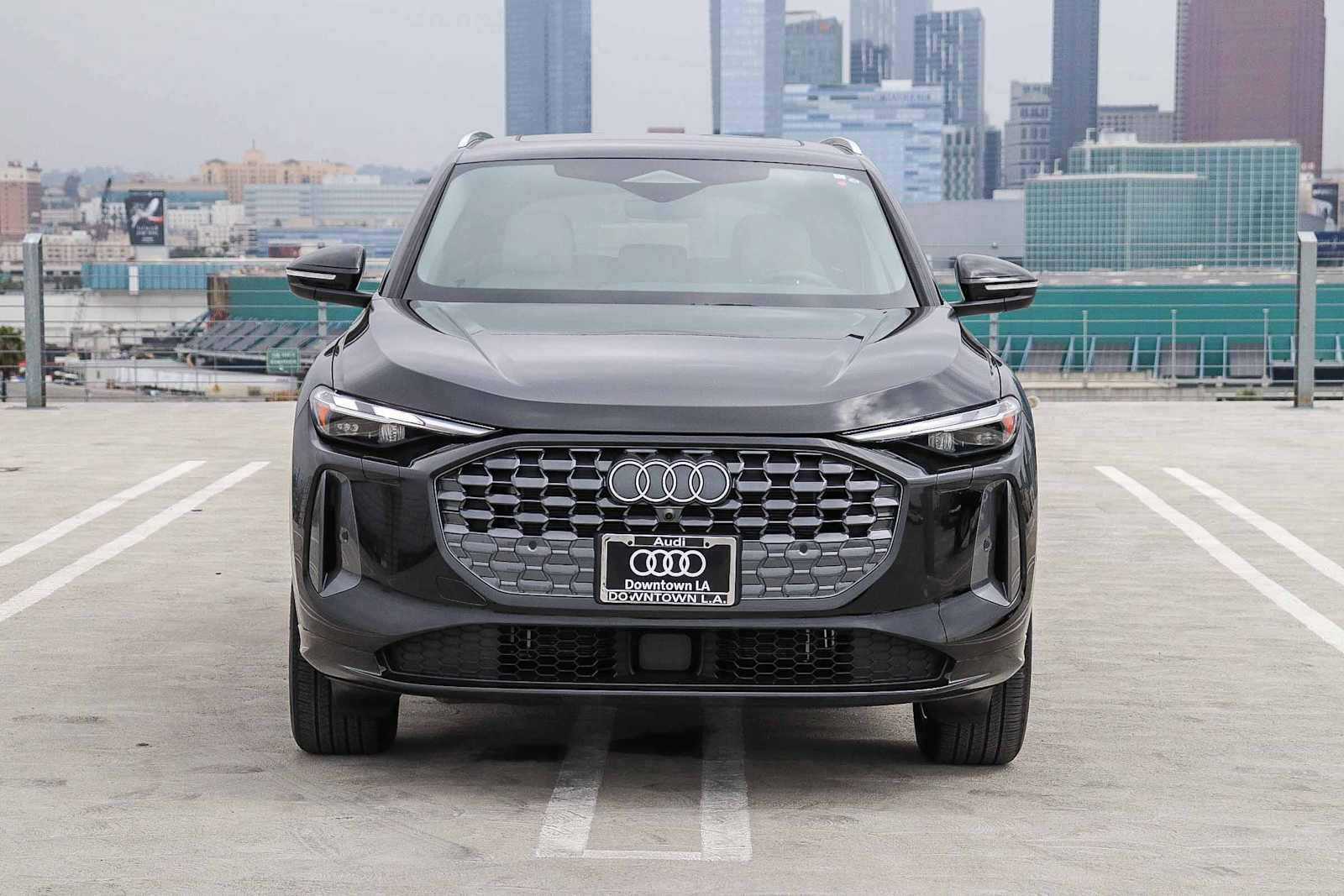 Used 2025 Audi Q5 Premium w/ Convenience Package AWD/4WD image 2