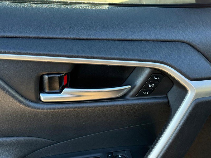 Used 2021 Toyota RAV4 XLE Premium image 19