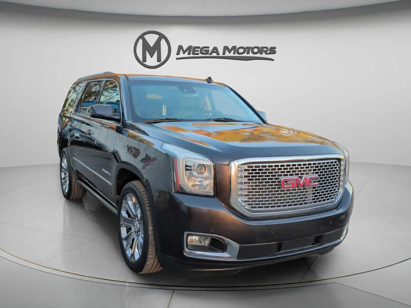 Used 2015 GMC Yukon Denali w/ Touring Package AWD/4WD image 11