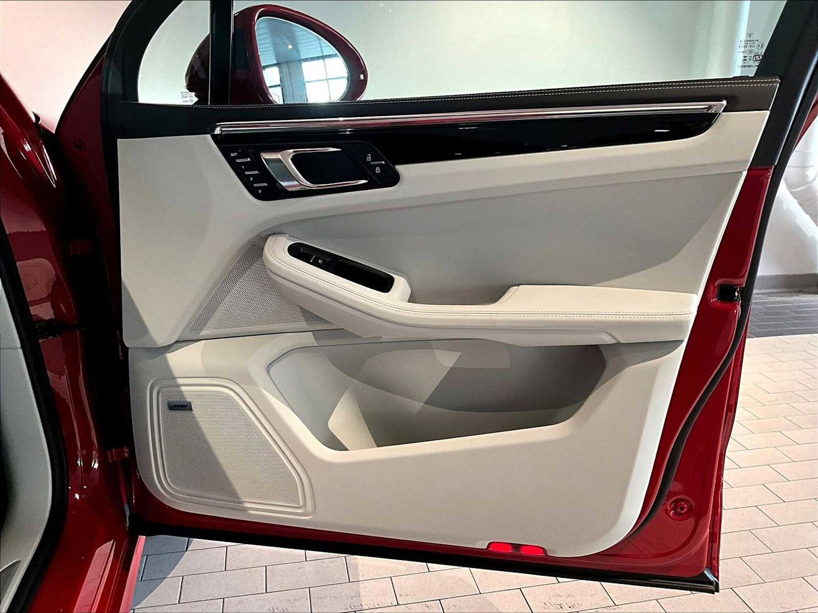 Used 2025 Porsche Macan S image 27