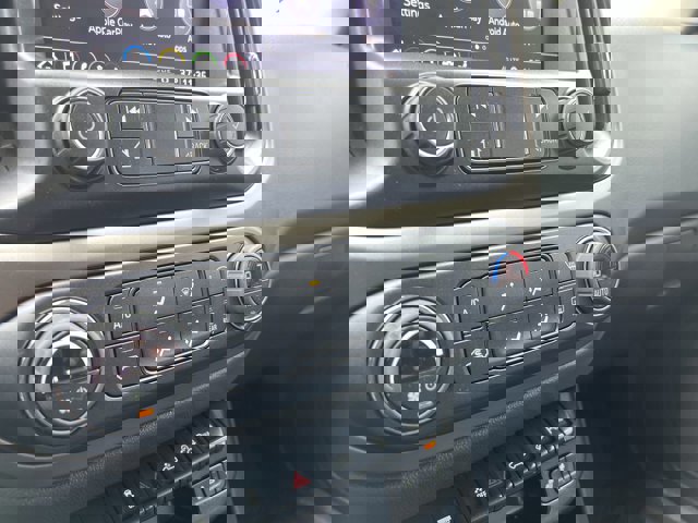 Used 2022 Chevrolet Colorado Z71 image 11