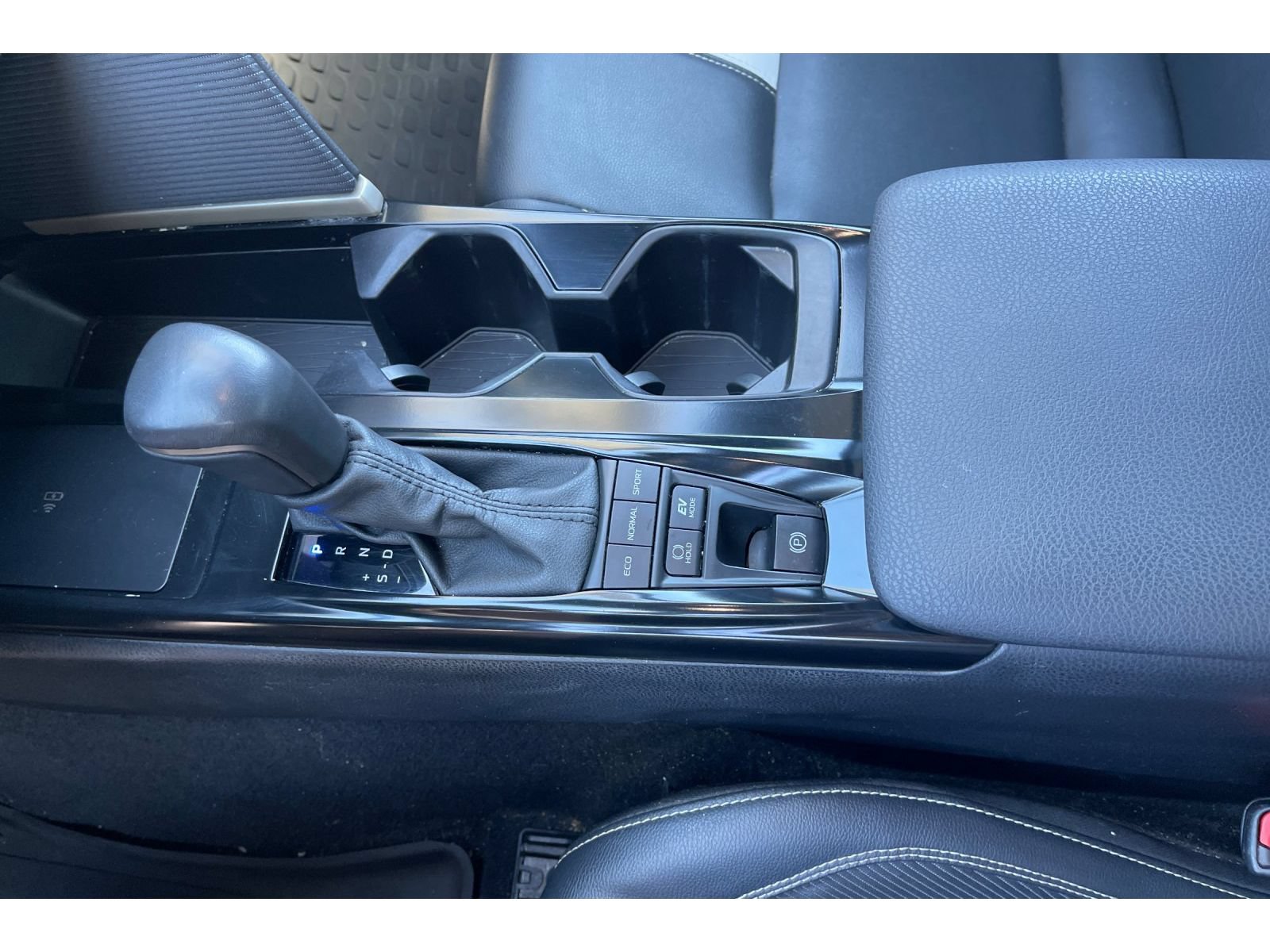 Used 2025 Toyota Camry SE w/ Multimedia Upgrade Package FWD image 31