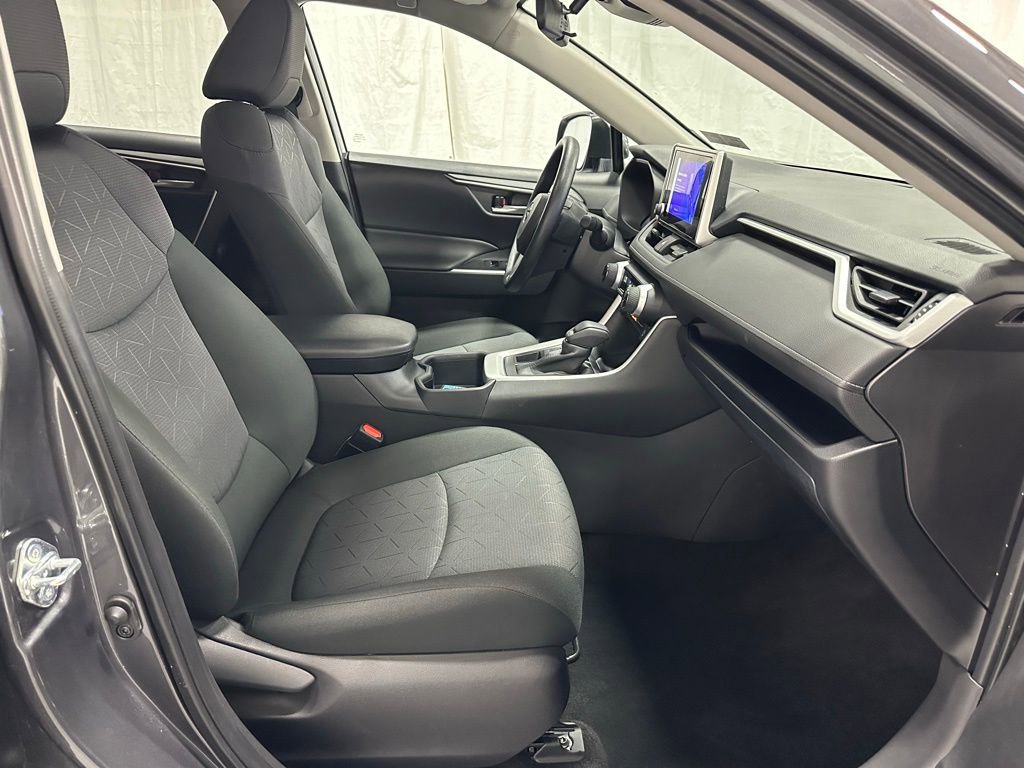 Used 2025 Toyota RAV4 XLE image 59