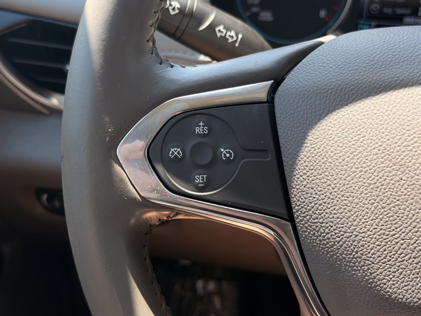 Used 2019 Chevrolet Traverse LT FWD image 19